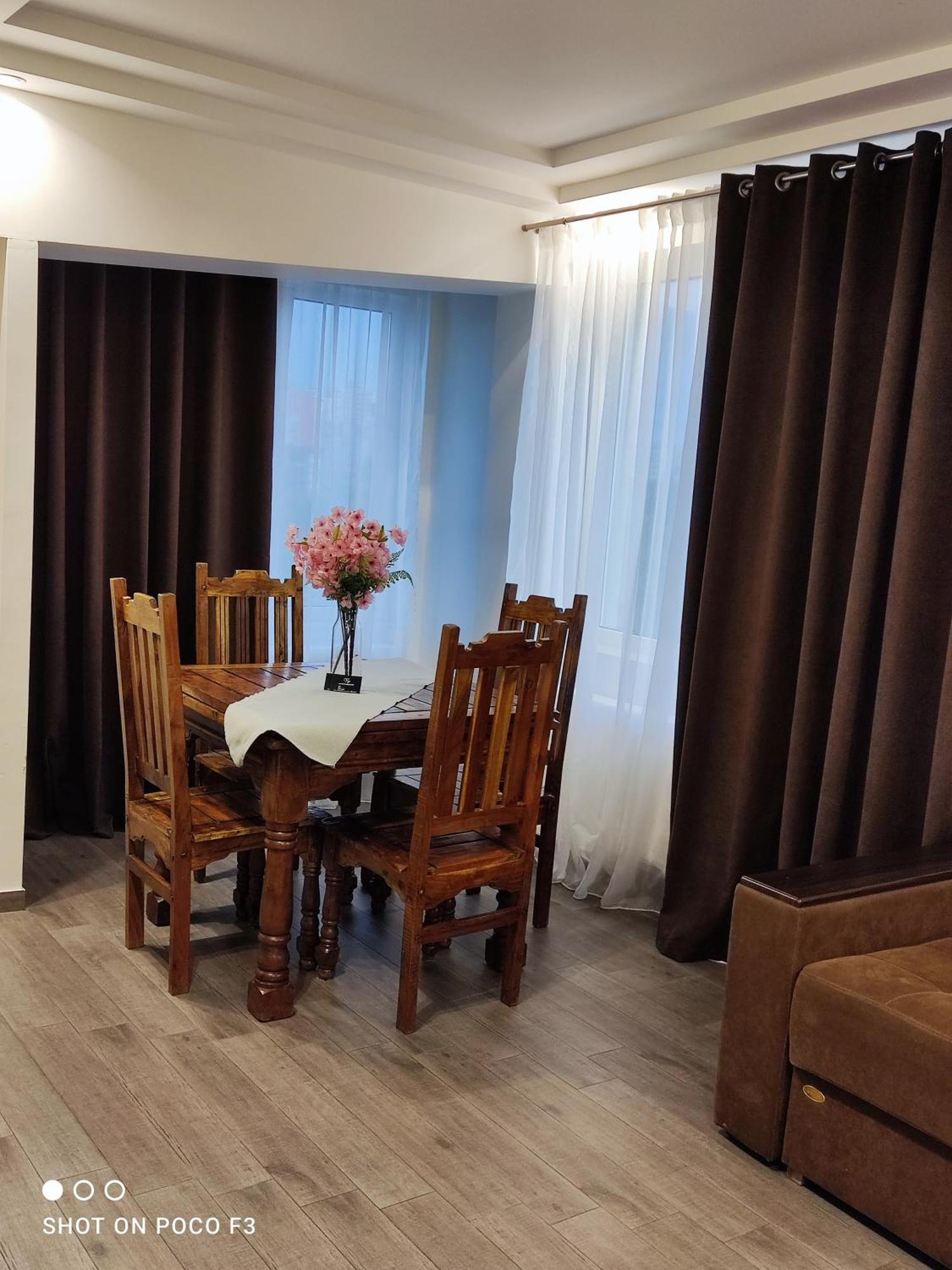 Apartment 2br+living Downtown