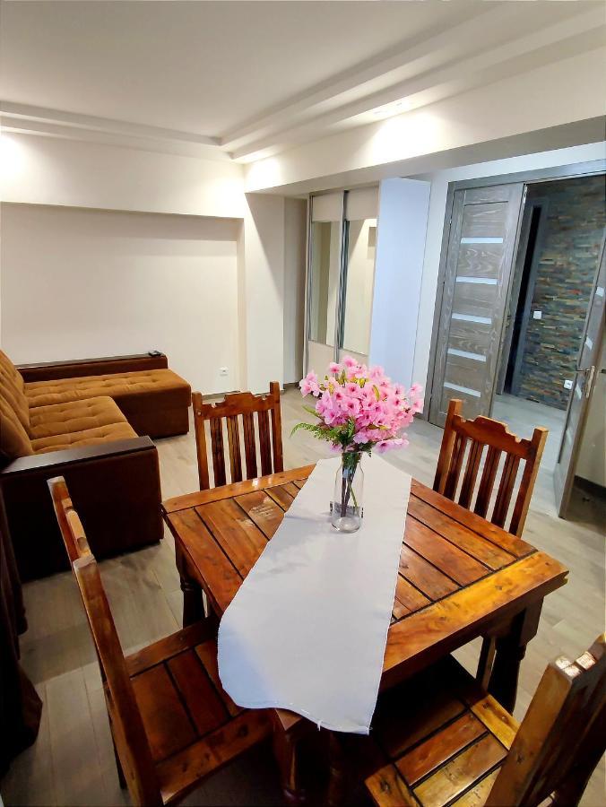 2br+living Downtown Apartment